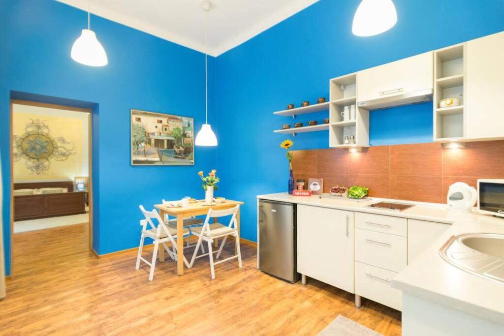 The Quiet Blue Home In The City Center! كراكوفيا المظهر الخارجي الصورة