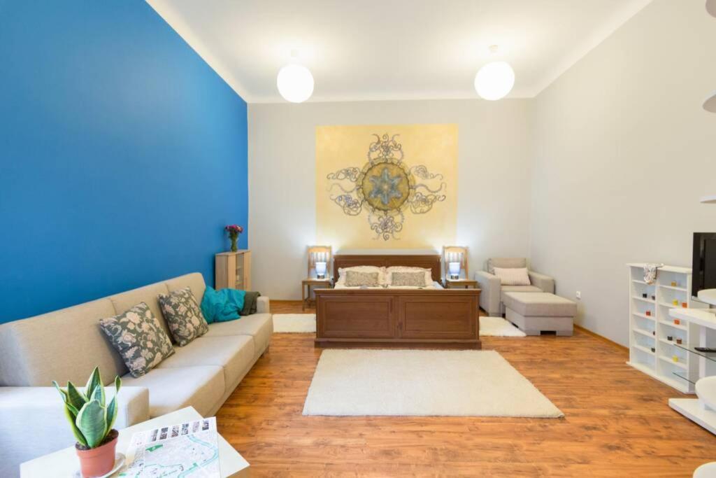 The Quiet Blue Home In The City Center! كراكوفيا المظهر الخارجي الصورة